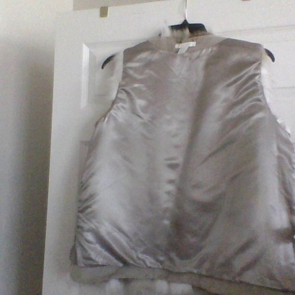 H&M Faux Fur Vest size m, in excellent condition. - Picture 3 of 5